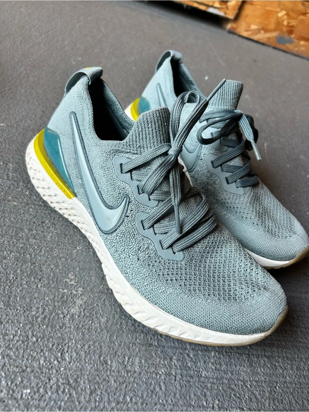 Nike Women’s Athletic Sneakers in Teal with Yellow Accent like new